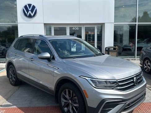Used 2022 Volkswagen Tiguan SE FWD image 1