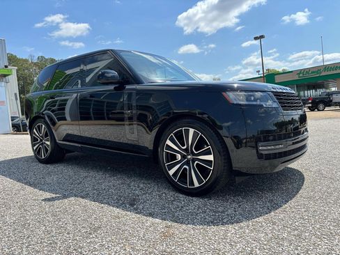 Used 2025 Land Rover Range Rover SE image 10