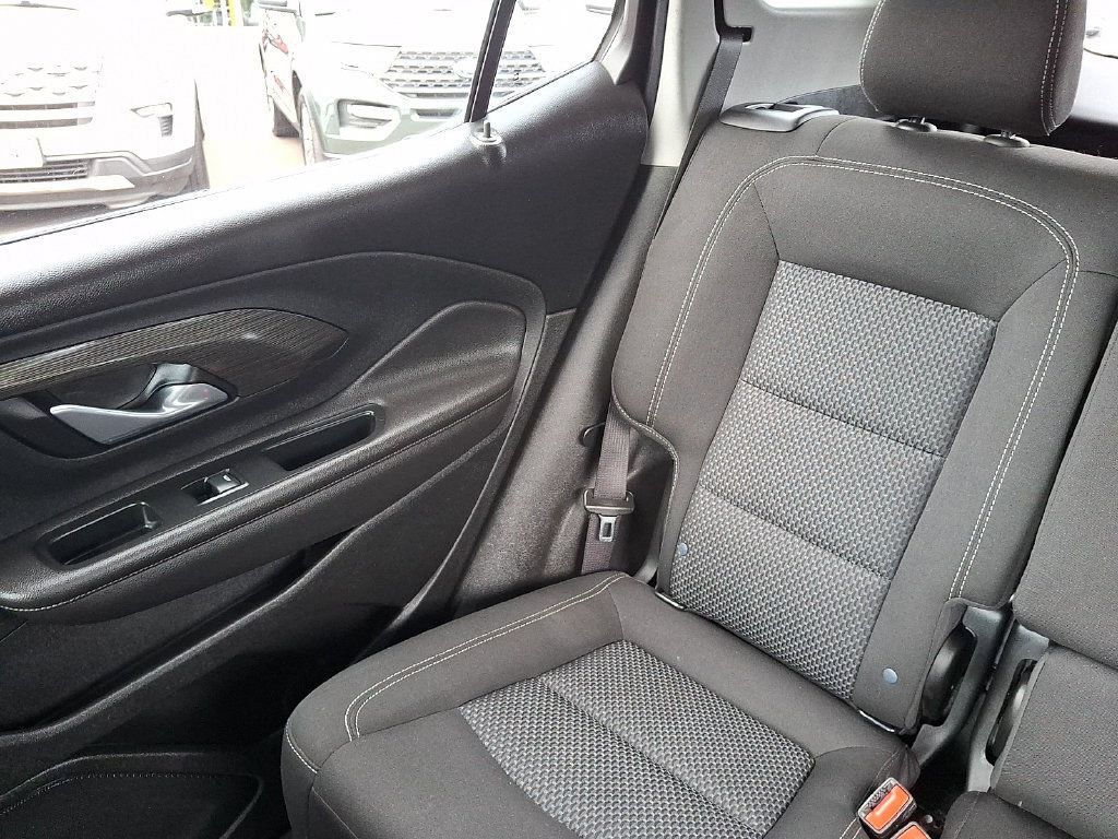 Used 2022 GMC Terrain SLE w/ Driver Convenience Package AWD/4WD image 18