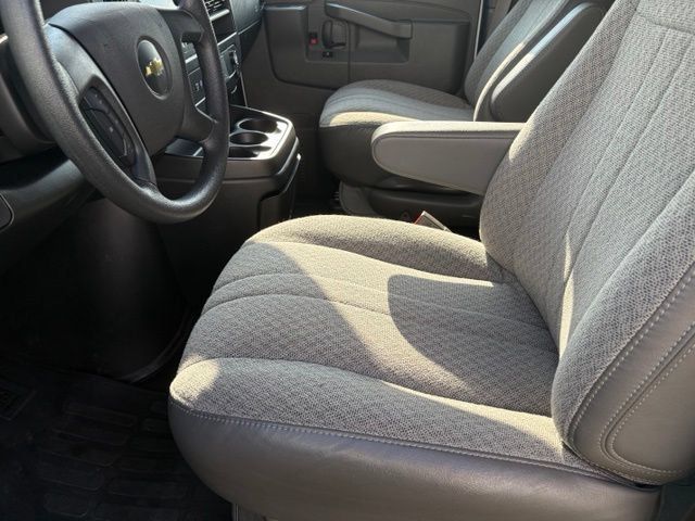 Used 2025 Chevrolet Express 3500 LT w/ LT Preferred Equipment Group RWD image 11