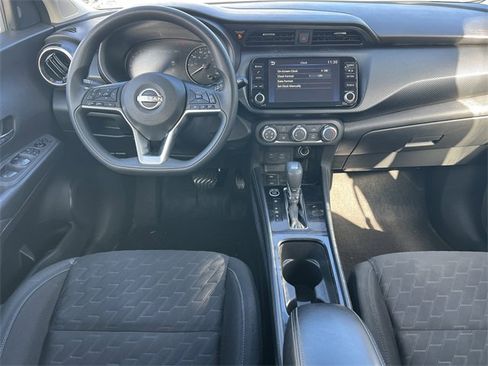Used 2023 Nissan Kicks SV image 4
