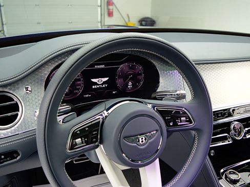 Used 2023 Bentley Flying Spur V8 image 24