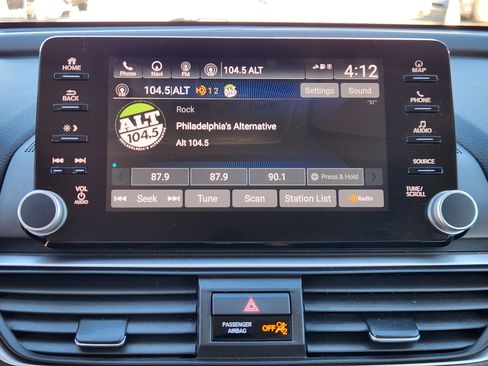 Used 2018 Honda Accord Touring image 11