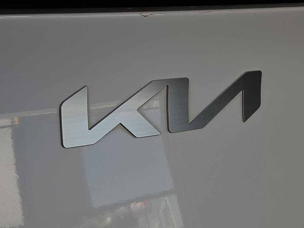 Used 2024 Kia Sportage EX FWD image 12