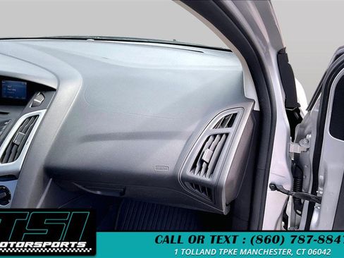 Used 2014 Ford Focus SE w/ SE Sport Package FWD image 16