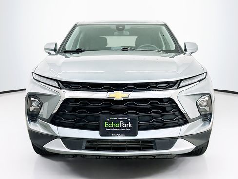 Used 2025 Chevrolet Blazer LT image 2