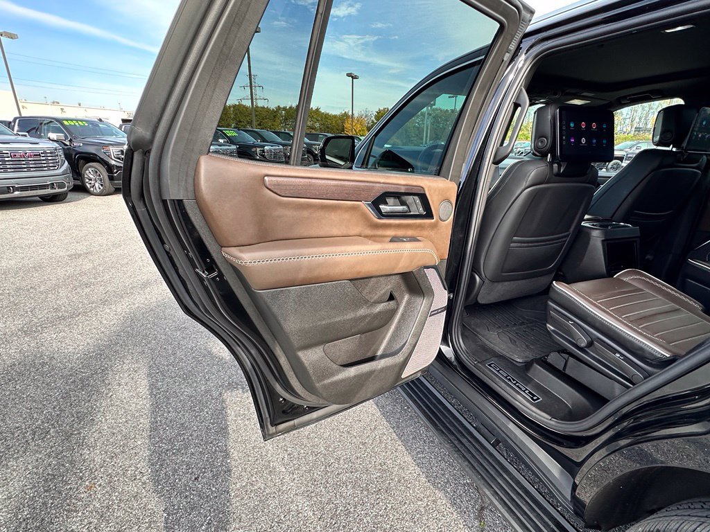 Certified 2025 GMC Yukon Denali Ultimate AWD/4WD image 28
