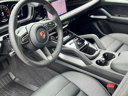 Certified 2026 Porsche Cayenne E-Hybrid AWD/4WD image 4
