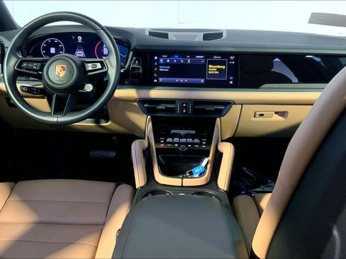 Used 2025 Porsche Cayenne image 14