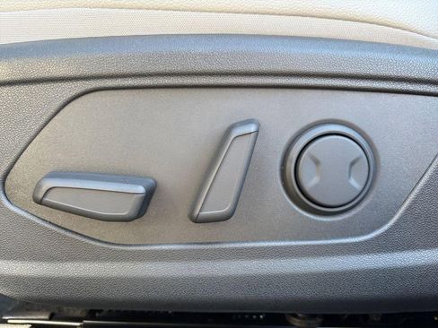 New 2026 Hyundai Elantra Limited FWD image 47