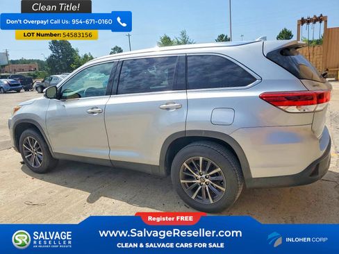 Used 2019 Toyota Highlander XLE FWD image 3