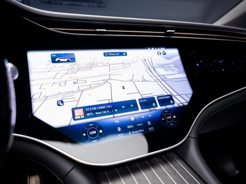 Used 2025 Mercedes-Benz Maybach EQS 680 4MATIC image 49