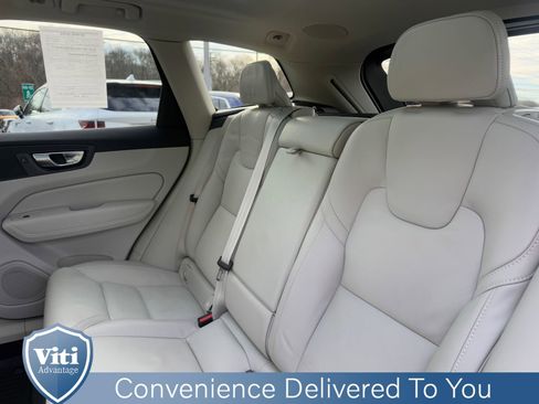 Certified 2023 Volvo XC60 B5 Ultimate w/ Climate Package image 22