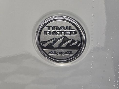 Used 2022 Jeep Gladiator Overland image 12