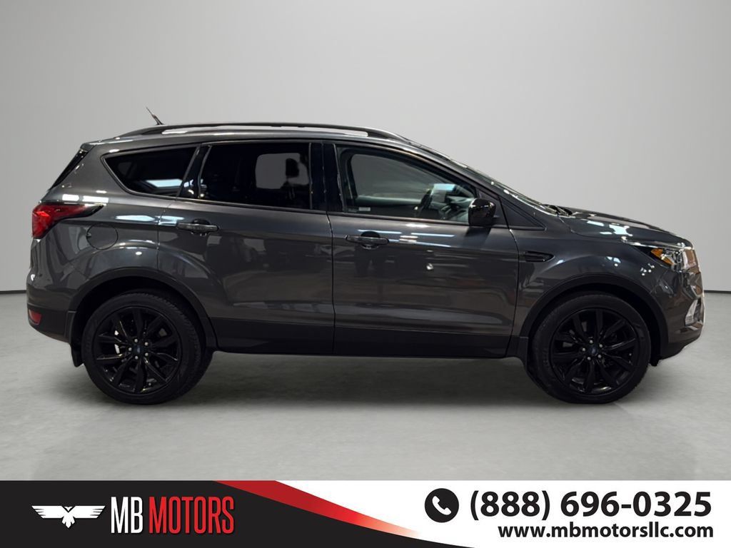 Used 2019 Ford Escape SE w/ SE Sport Appearance Package AWD/4WD image 5