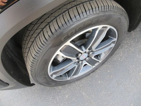 Used 2021 GMC Acadia SLT w/ Preferred Package FWD image 13