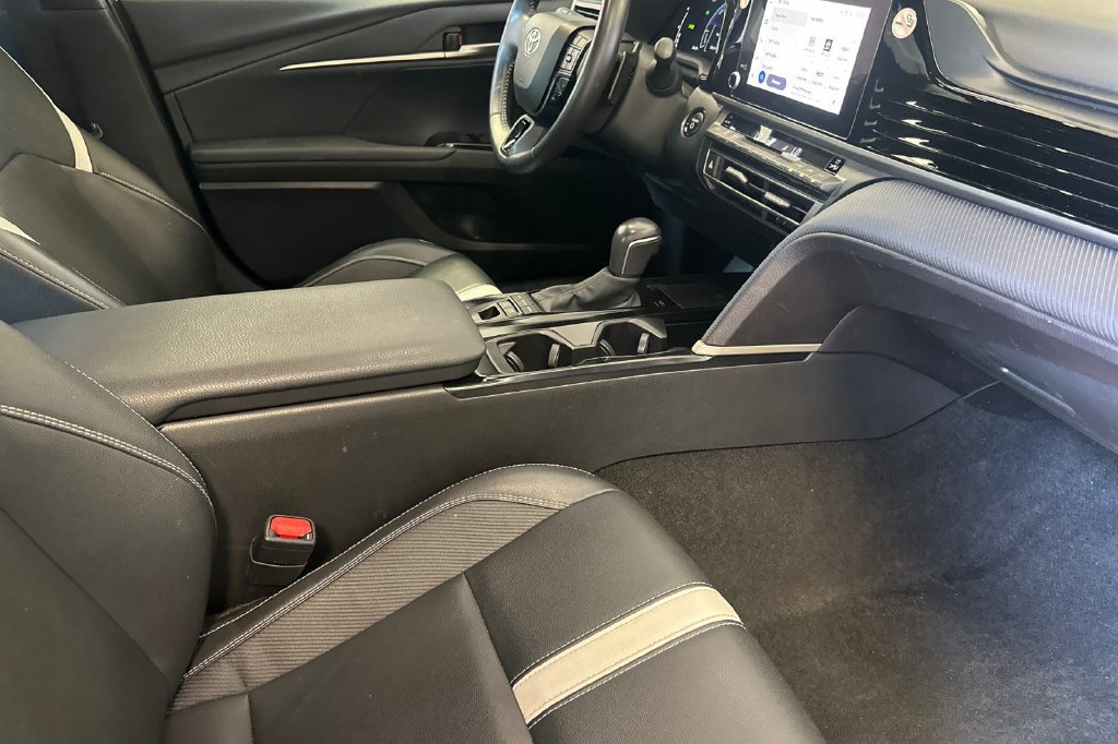 Used 2025 Toyota Camry SE FWD image 17