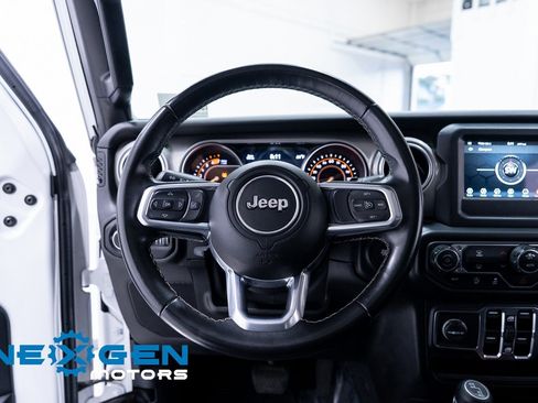 Used 2020 Jeep Wrangler Unlimited Sahara image 15