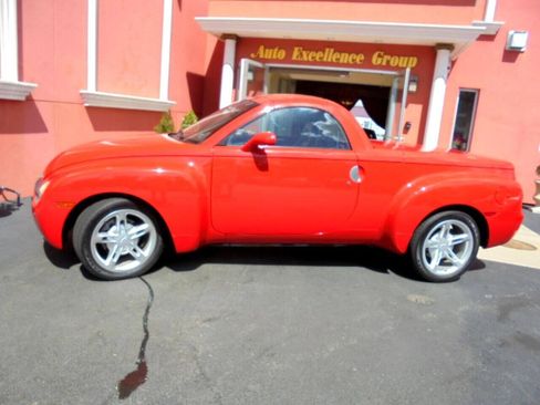 Used 2005 Chevrolet SSR w/ Preferred Equipment Group RWD image 6