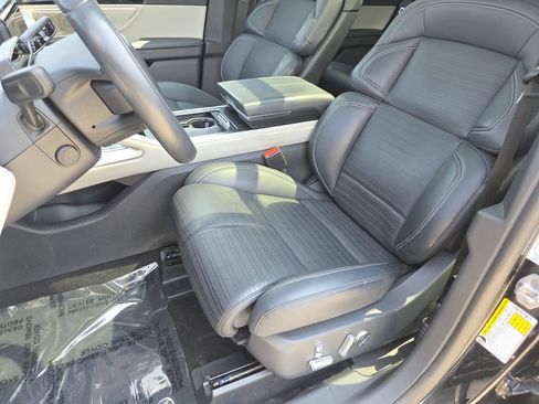 Used 2025 Lincoln Nautilus Reserve AWD/4WD image 18