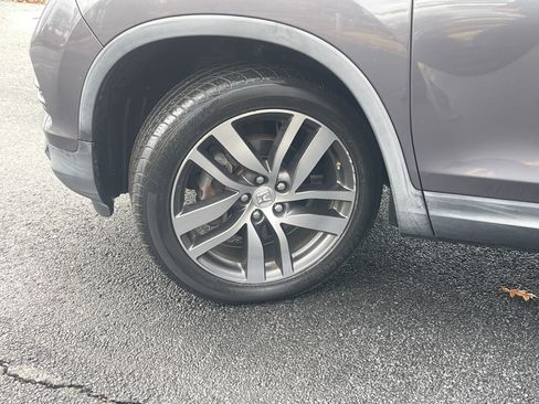 Certified 2017 Honda Pilot Touring image 32