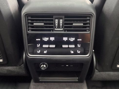 Used 2024 Porsche Cayenne Coupe AWD/4WD image 36