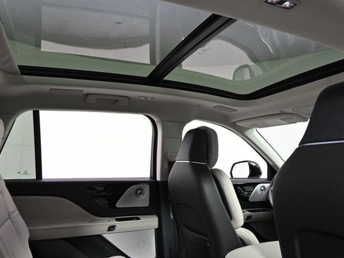 New 2026 Lincoln Aviator Reserve image 17