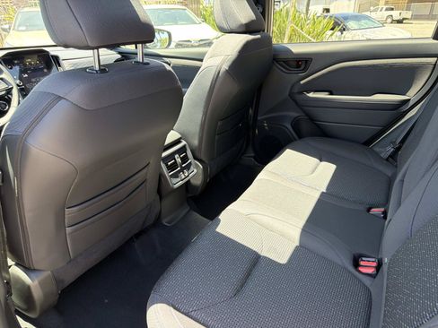 Used 2025 Subaru Forester Premium AWD/4WD image 11