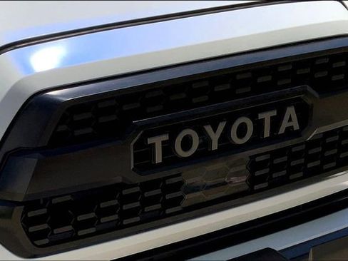 Used 2019 Toyota Tacoma TRD Off-Road image 30