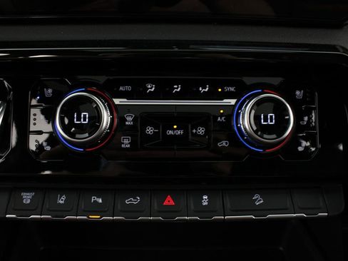 New 2026 GMC Sierra 2500 AT4 w/ AT4 Premium Plus Package AWD/4WD image 8