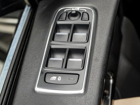 Used 2020 Jaguar F-PACE Premium image 37