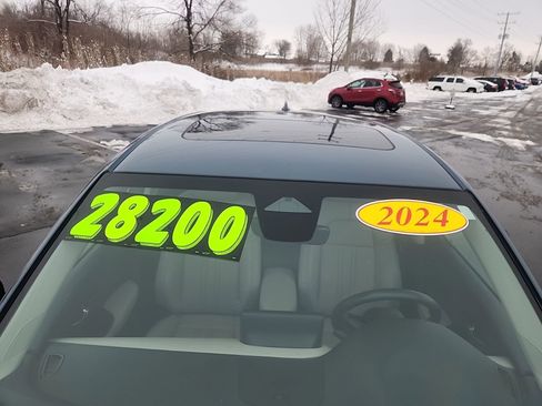 Used 2024 Honda HR-V EX-L image 11