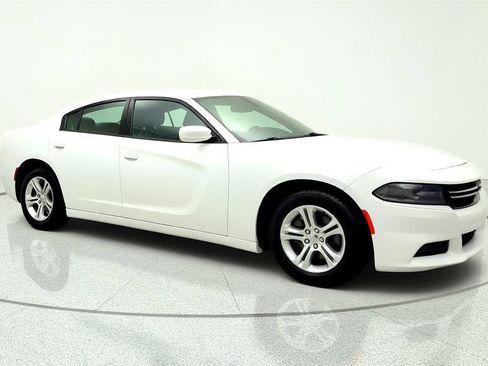 Used 2017 Dodge Charger SE w/ Popular Equipment Group RWD image 3