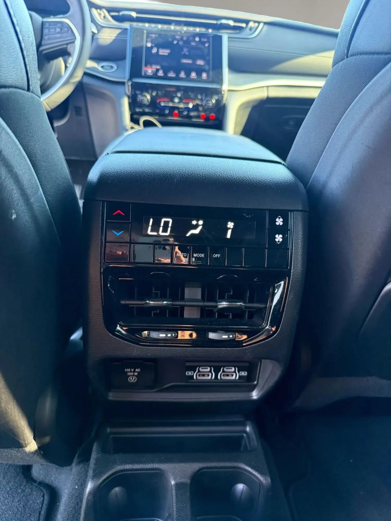 Used 2024 Jeep Grand Cherokee L Altitude AWD/4WD image 34
