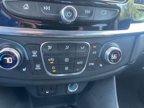 Used 2023 Chevrolet Traverse LT FWD image 8