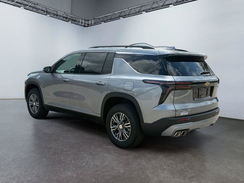 Used 2026 Chevrolet Traverse LT w/ LPO, Floor Liner Package FWD image 5