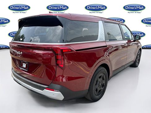 Used 2025 Kia Carnival FWD image 7
