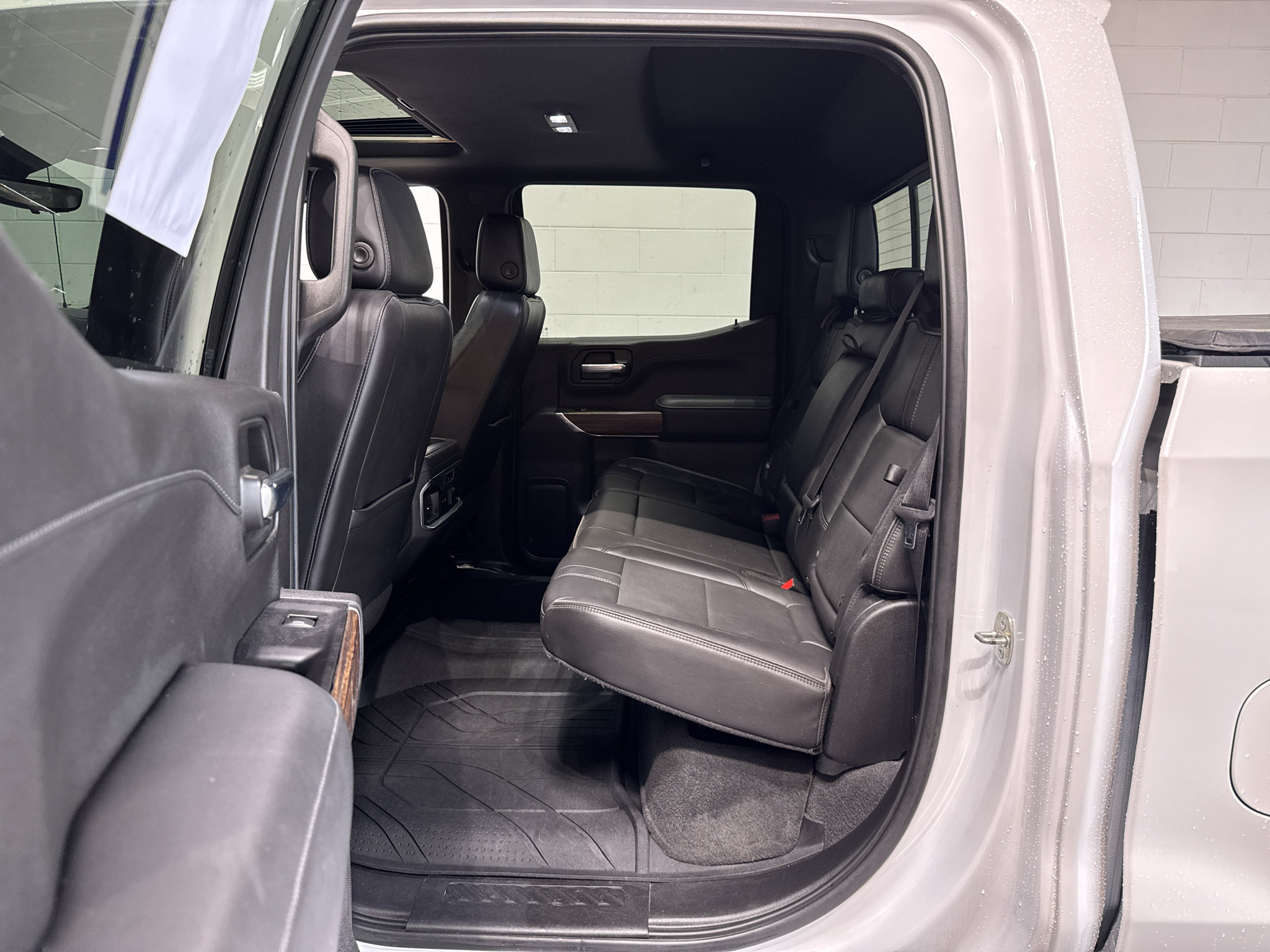 Used 2020 Chevrolet Silverado 1500 High Country w/ Technology Package AWD/4WD image 13