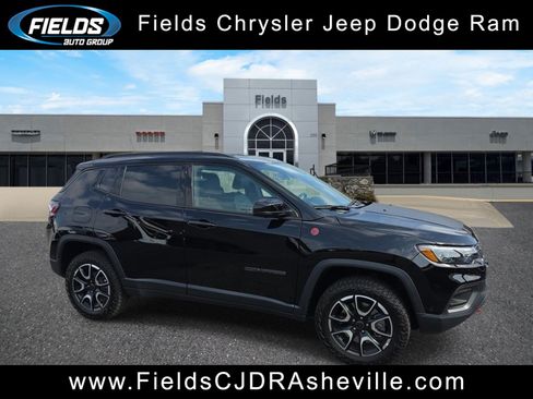 Used 2025 Jeep Compass Trailhawk w/ Trailhawk Elite Group AWD/4WD image 1
