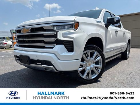 Used 2024 Chevrolet Silverado 1500 High Country w/ High Country Premium Package AWD/4WD image 1