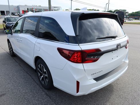 New 2026 Honda Odyssey EX-L image 3