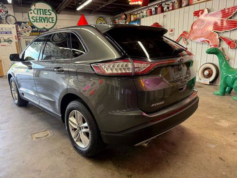 Used 2018 Ford Edge SEL FWD image 3