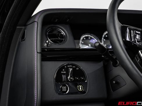 Used 2024 Rolls-Royce Phantom Sedan image 27