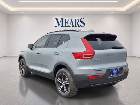 New 2026 Volvo XC40 B4 Core FWD image 3