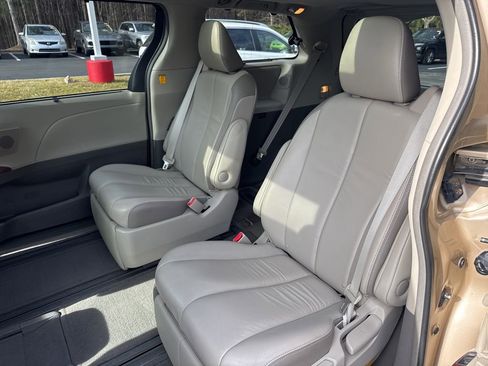 Used 2013 Toyota Sienna Limited image 14