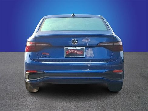 Used 2024 Volkswagen Jetta Sport image 5