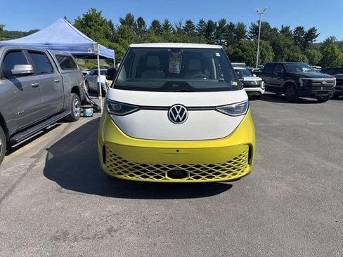 Used 2025 Volkswagen ID. Buzz 1st Edition AWD/4WD image 2