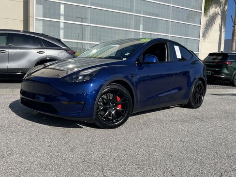 Used 2022 Tesla Model Y Performance AWD/4WD image 1