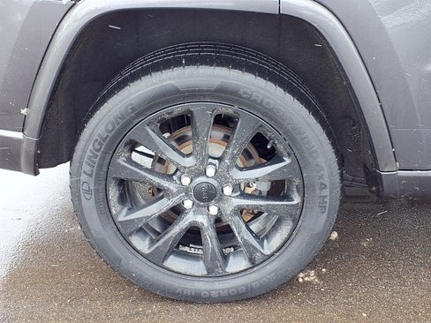 Used 2018 Jeep Grand Cherokee Altitude image 28