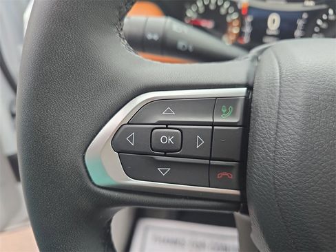 Used 2023 Jeep Compass Limited image 17